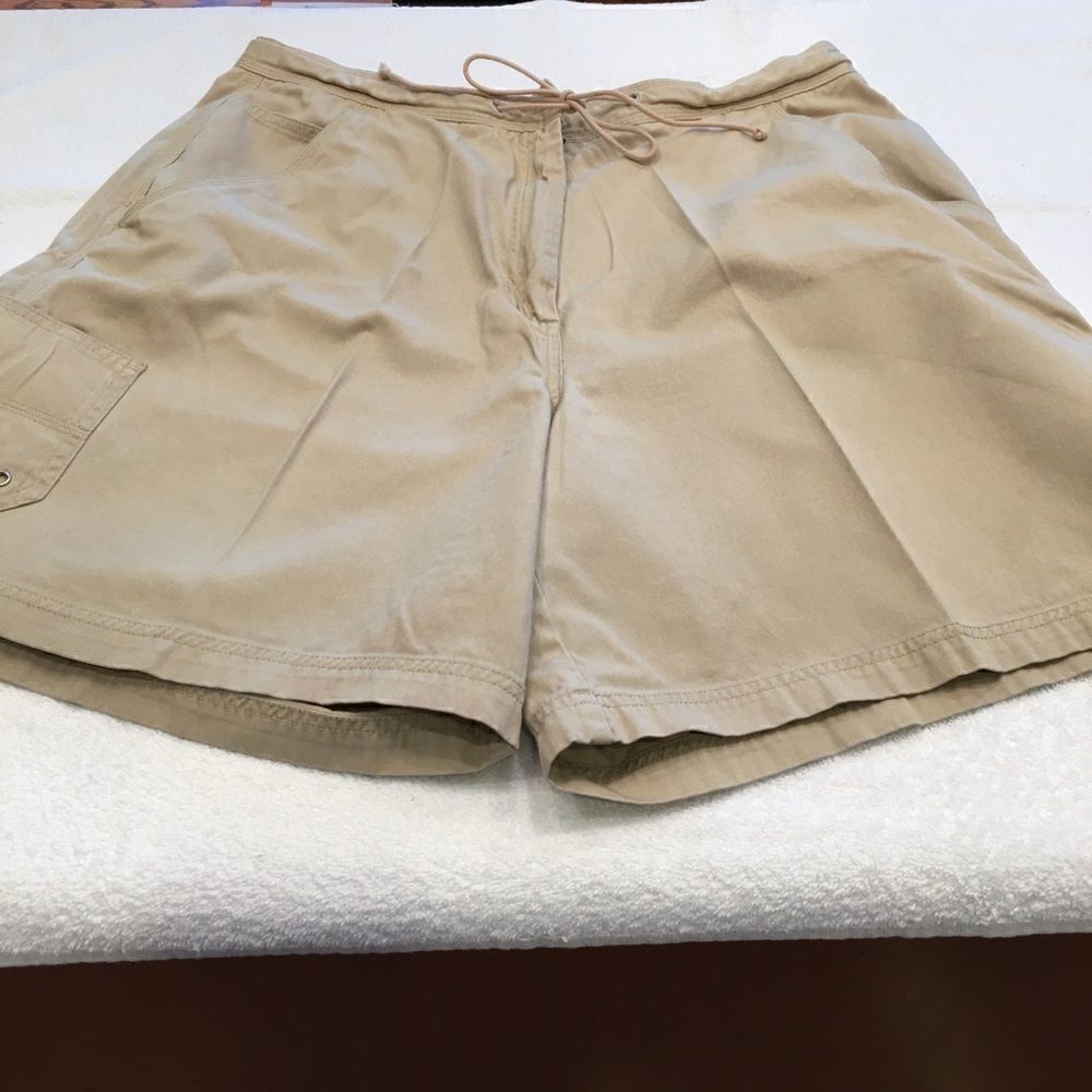 Like New Avenue size 14 tan khaki skort 100 % cotton tie